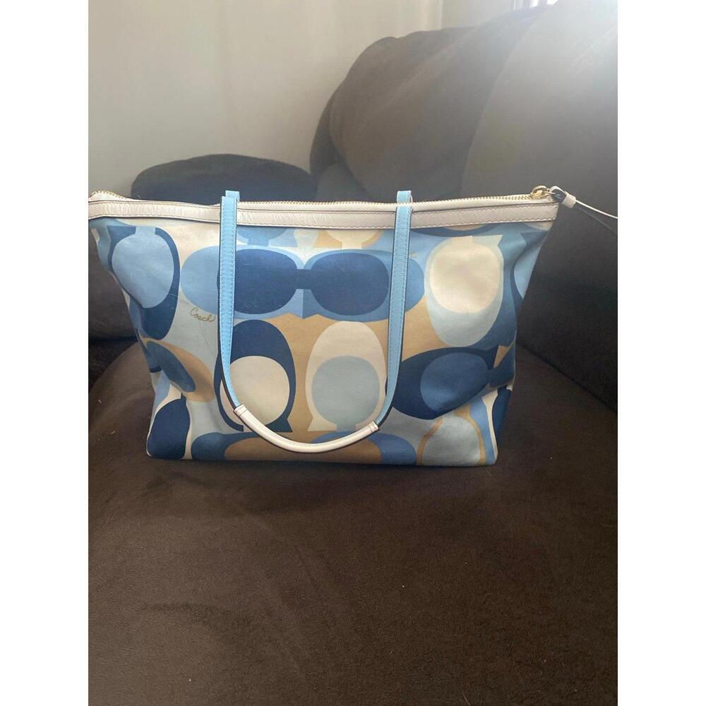 Coach Blues tan, and white with signature Cs - Picture 2 of 4